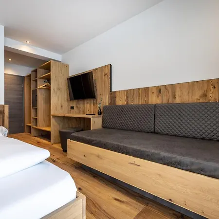 לינה וארוחת בוקר Gaestehaus Mirzl