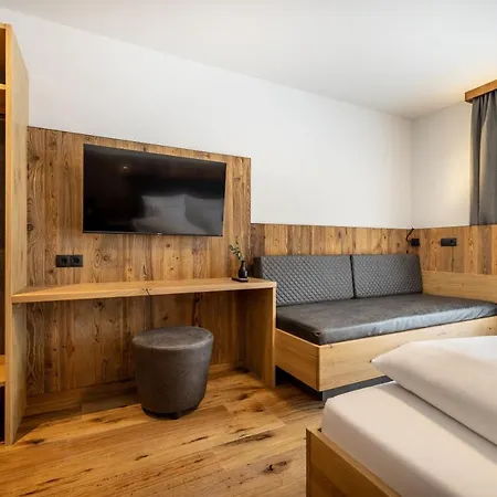 Gaestehaus Mirzl Bed & Breakfast 3*