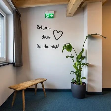 לינה וארוחת בוקר Gaestehaus Mirzl 3*