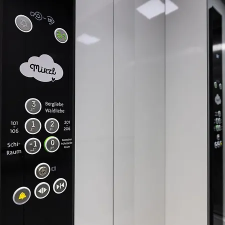 Gaestehaus Mirzl לינה וארוחת בוקר