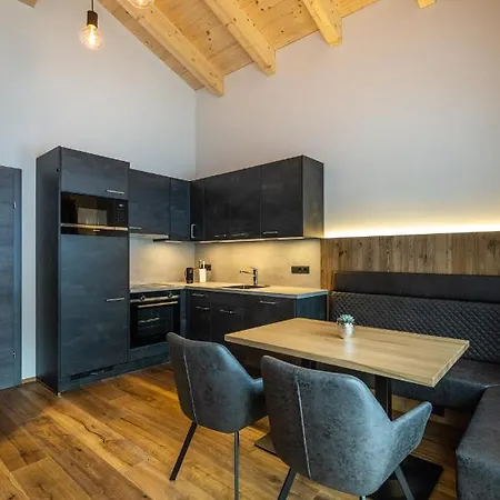 לינה וארוחת בוקר Gaestehaus Mirzl שלאדמינג